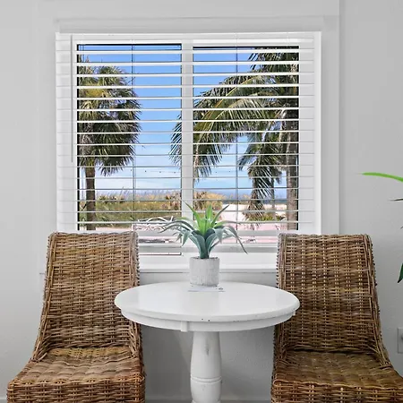 The Molloy - Treasure Island Suites & Cottages St. Pete Beach Exterior photo