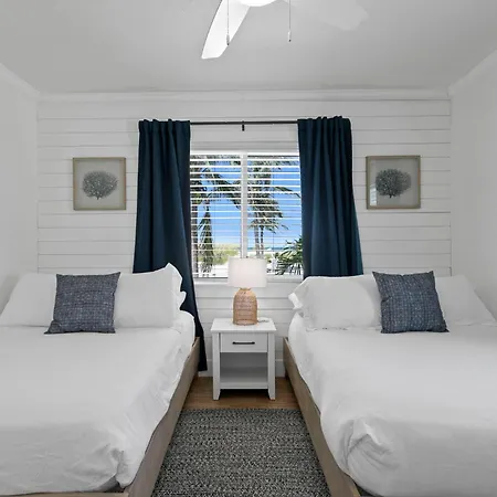 The Molloy - Treasure Island Suites & Cottages St. Pete Beach Exterior photo