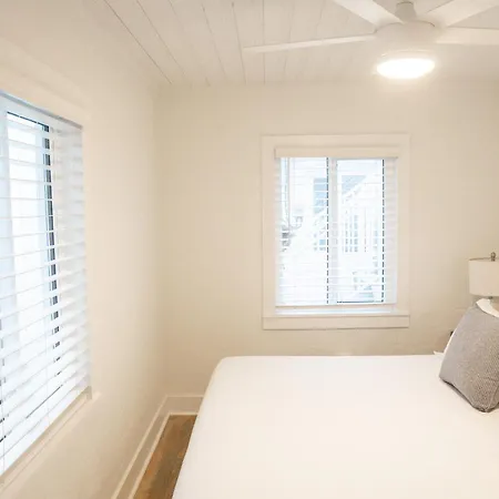 The Molloy - Treasure Island Suites & Cottages St. Pete Beach Exterior photo