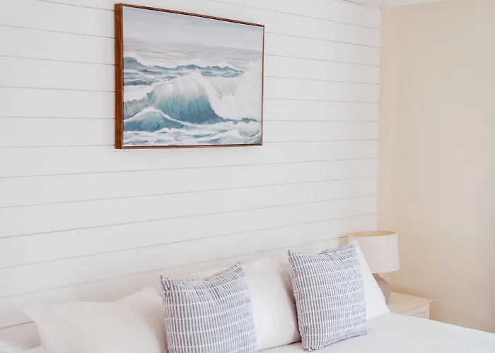 The Molloy - Treasure Island Suites & Cottages