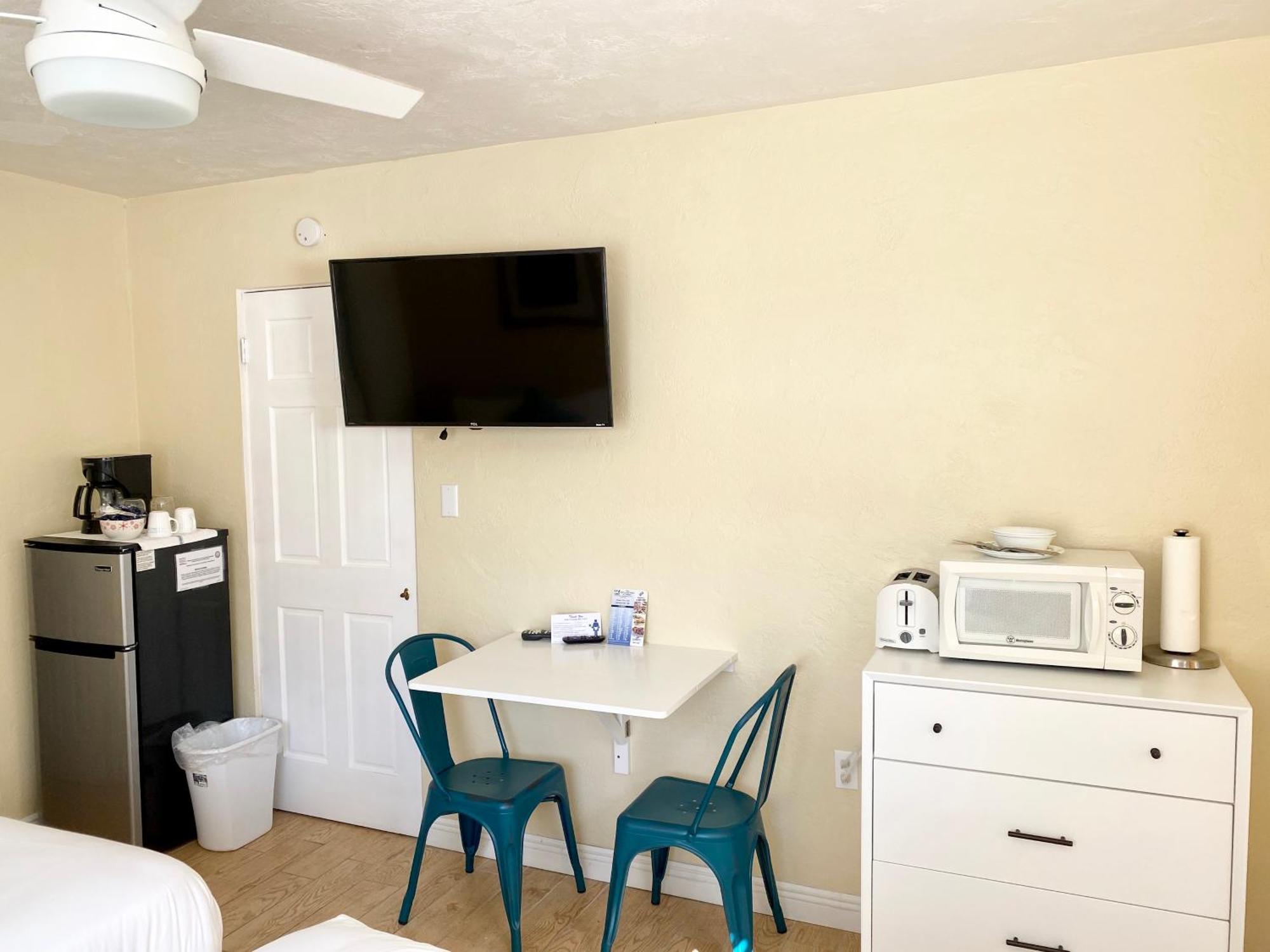 The Molloy - Treasure Island & Motel